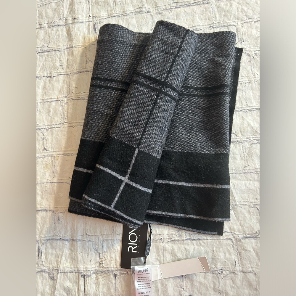 RIONA BLACK & GREY PLAID FRINGELESS KNIT TONAL GRAY 100% MERINO WOOL SCARF O/S
